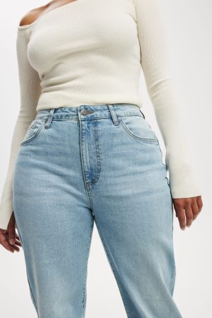 Curvy Stretch Straight Jean