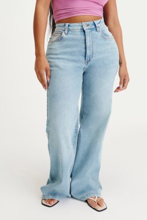 Curvy Stretch Wide Jean