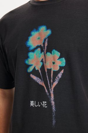 Cropped Fit Graphic T-Shirt