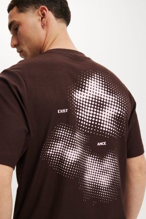 Cropped Fit Graphic T-Shirt