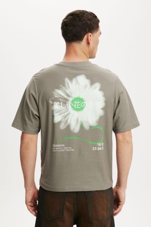 Cropped Fit Graphic T-Shirt