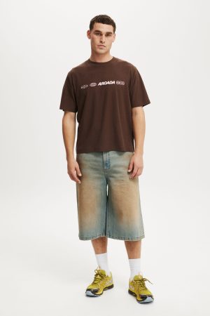 Cropped Fit Graphic T-Shirt