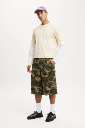 Cropped Fit Graphic T-Shirt