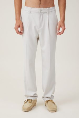 Relaxed Pleated Pant