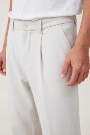 Relaxed Pleated Pant
