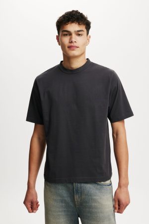 Cropped Fit T-Shirt