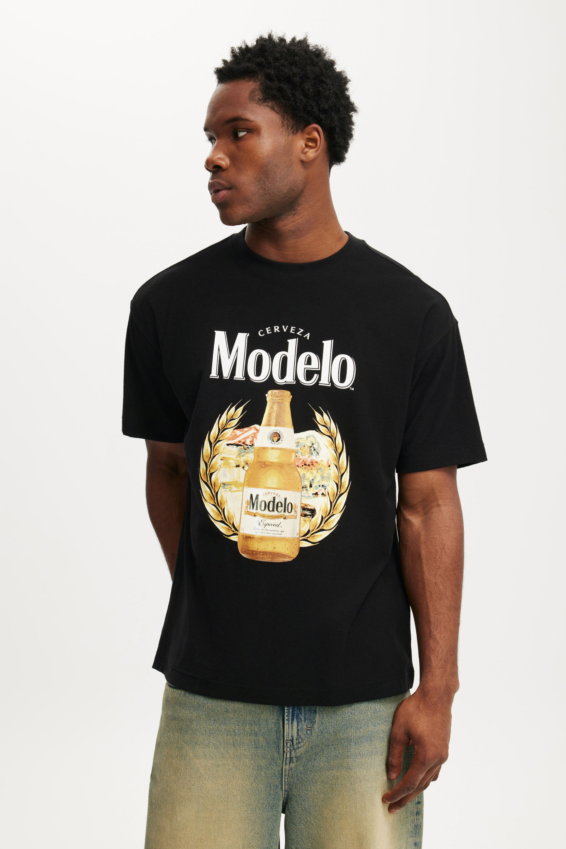 Modelo Box Fit T-Shirt