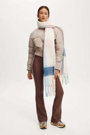 Body Chunky Knit Scarf