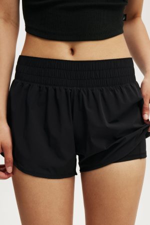 Active Curve Hem Short