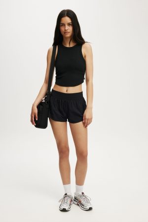 Active Curve Hem Short