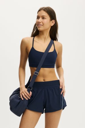 Active Curve Hem Short