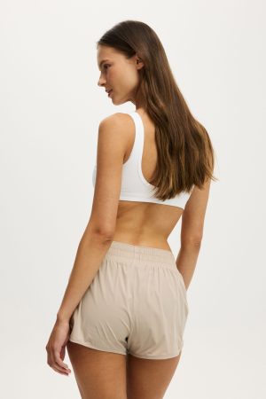 Active Curve Hem Short