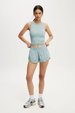 Active Curve Hem Short